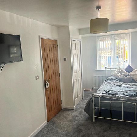 Modern Comfortable Quiet Self Contained Apartments Брэклей Экстерьер фото